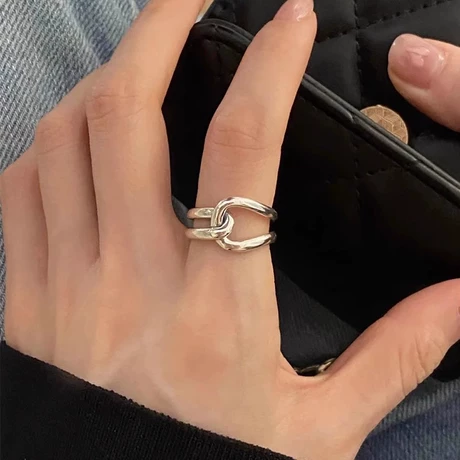 Trendy Silver Wave Ring - Fashionable Band